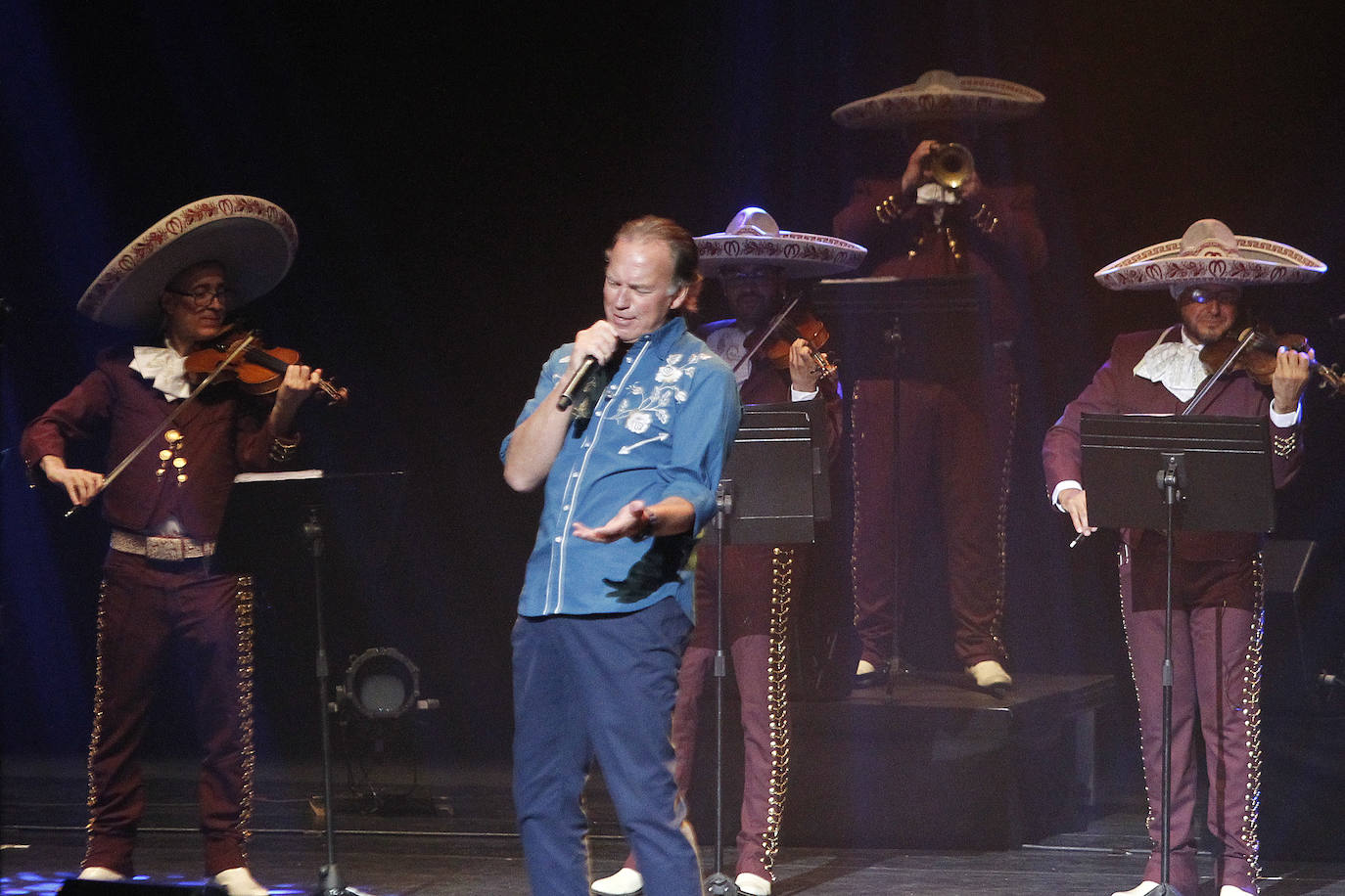 Fotos: Bertín Osborne brilla en Gijón