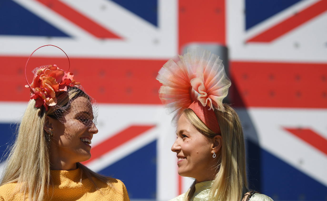 Fotos: El espectáculo de los sombreros imposibles en Ascot