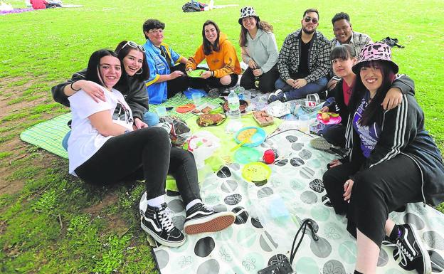 Avilés. Cada vez hay más ganas de prau, aunque en Avilés ya se sacaron la espinita durante las fiestas del Bollo. 