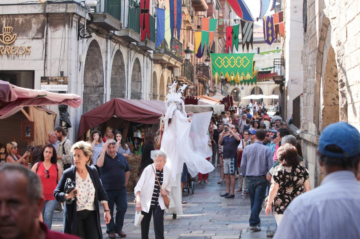 Puestos del mercado medieval en La Ferrería. 