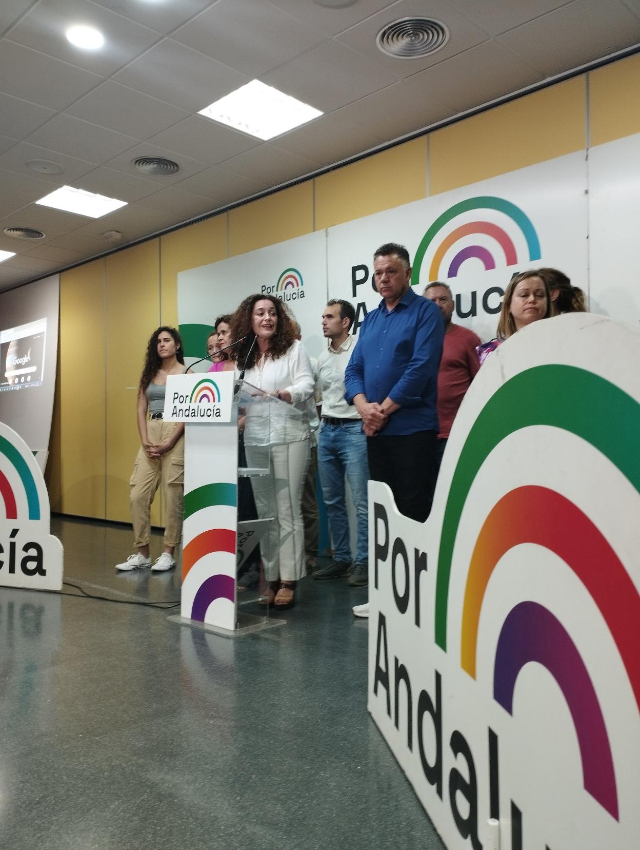 La candidata de Por Andalucía, Inma Nieto, en su comparecencia durante la noche electoral andaluza. 