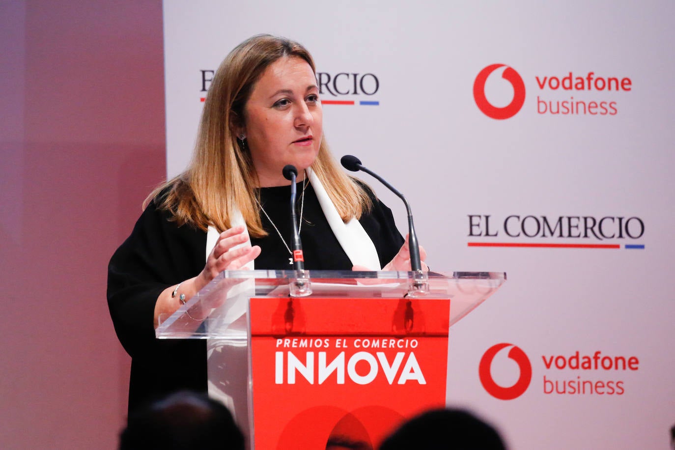 La empresa energética TotalEnergies en la categoría Empresarial, la plataforma Empathy.co en la de Emprendimiento, la compañía GAM en Industria 4.0 y la Consejería de Educación del Principado en el apartado Innovación al Servicio Social y de la Ciudadanía son los cuatro galardonados en esta edición de los Premios Innova que conceden EL COMERCIO y Vodafone