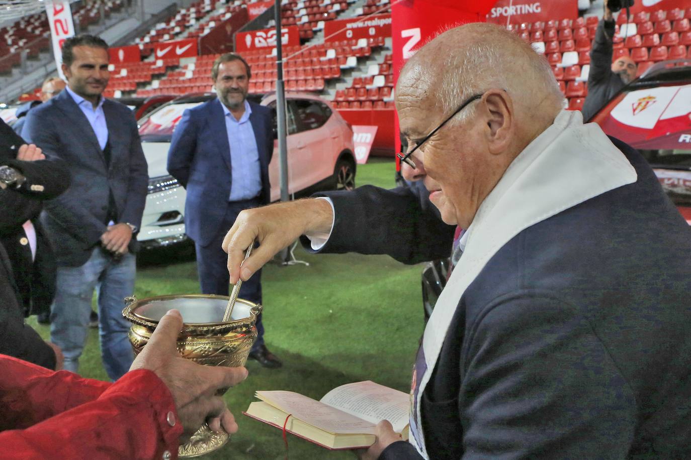 El histórico capellán del Sporting y párroco jubilado de El Coto fallece a los 85 años dejando huérfanos a un equipo, un barrio y una ciudad de su pasión futbolera, fervor religioso e infatigable sorna.