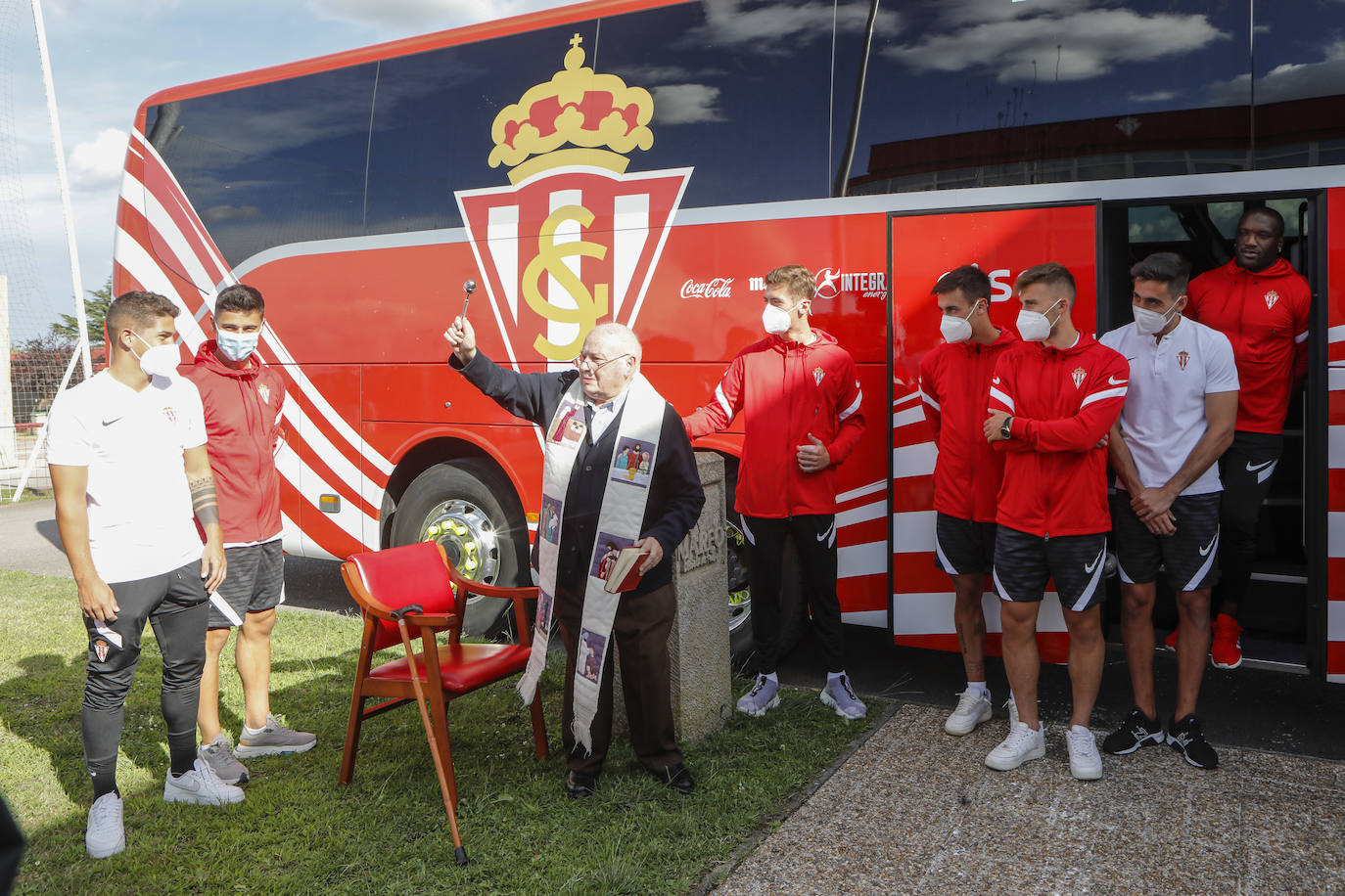 El histórico capellán del Sporting y párroco jubilado de El Coto fallece a los 85 años dejando huérfanos a un equipo, un barrio y una ciudad de su pasión futbolera, fervor religioso e infatigable sorna.