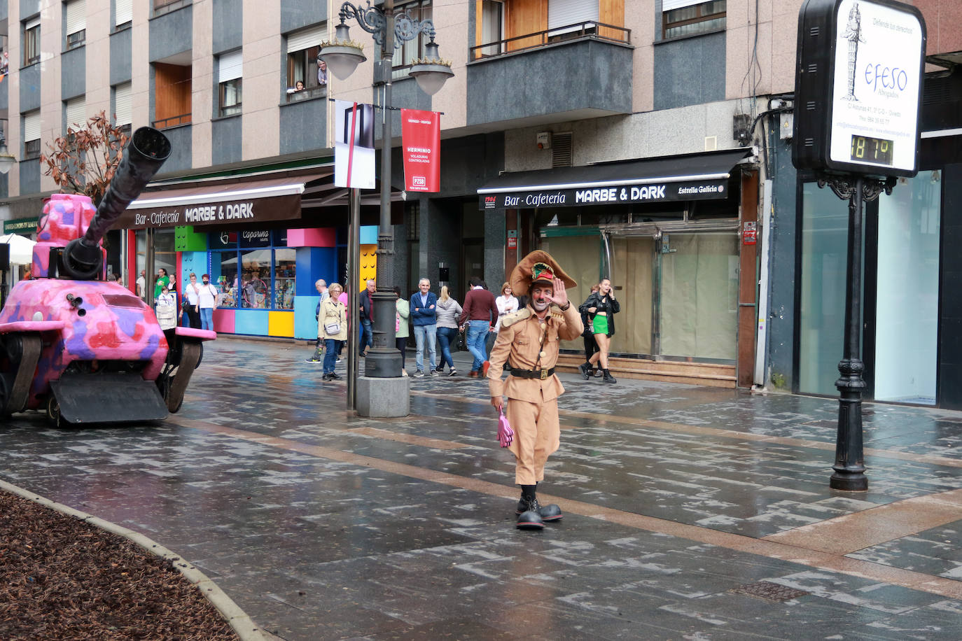 Fotos: Espectacular hoguera de San Juan en Mieres
