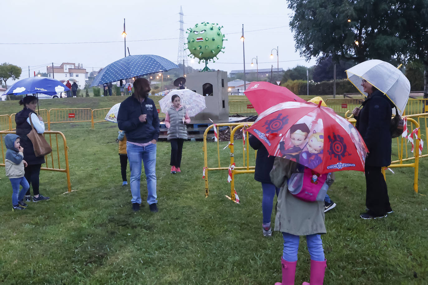 Fotos: Hoguera y fuegos infantiles en Avilés y Trasona