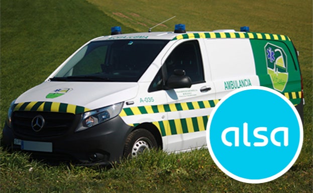 En grande, una ambulancia de Vitalia. En el círculo, el logotipo de la compañía asturiana ALSA 