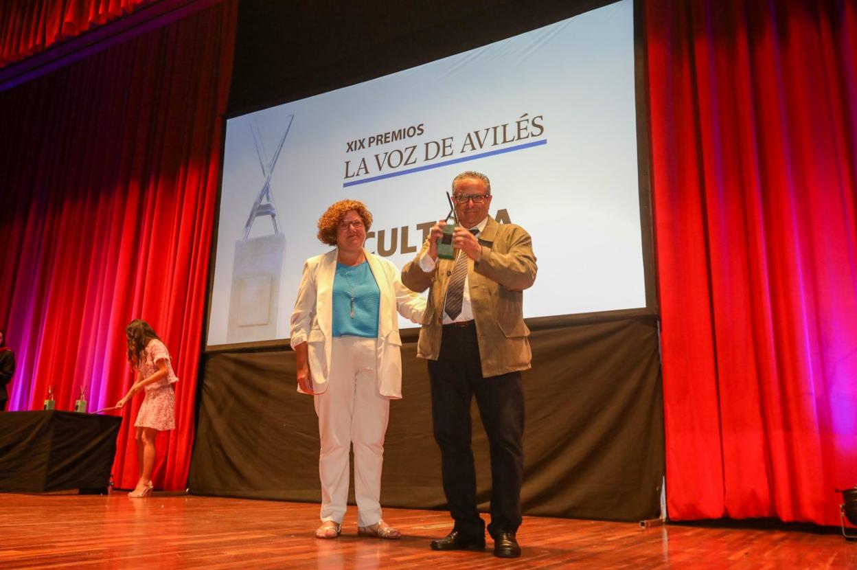 Pablo Castañón, secretario de la entidad, recogió el premio.