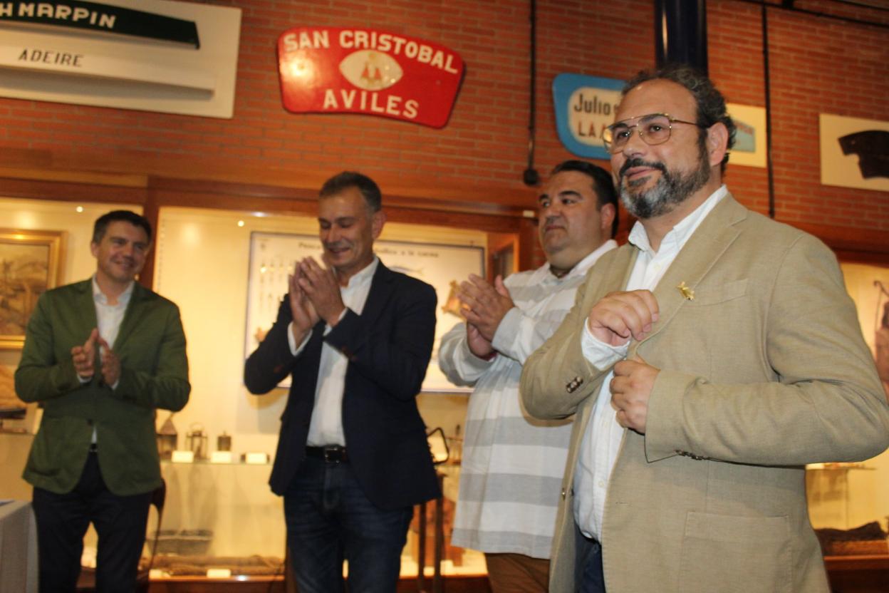 Marco Antonio García de Paz, con el Bonito de Oro. 