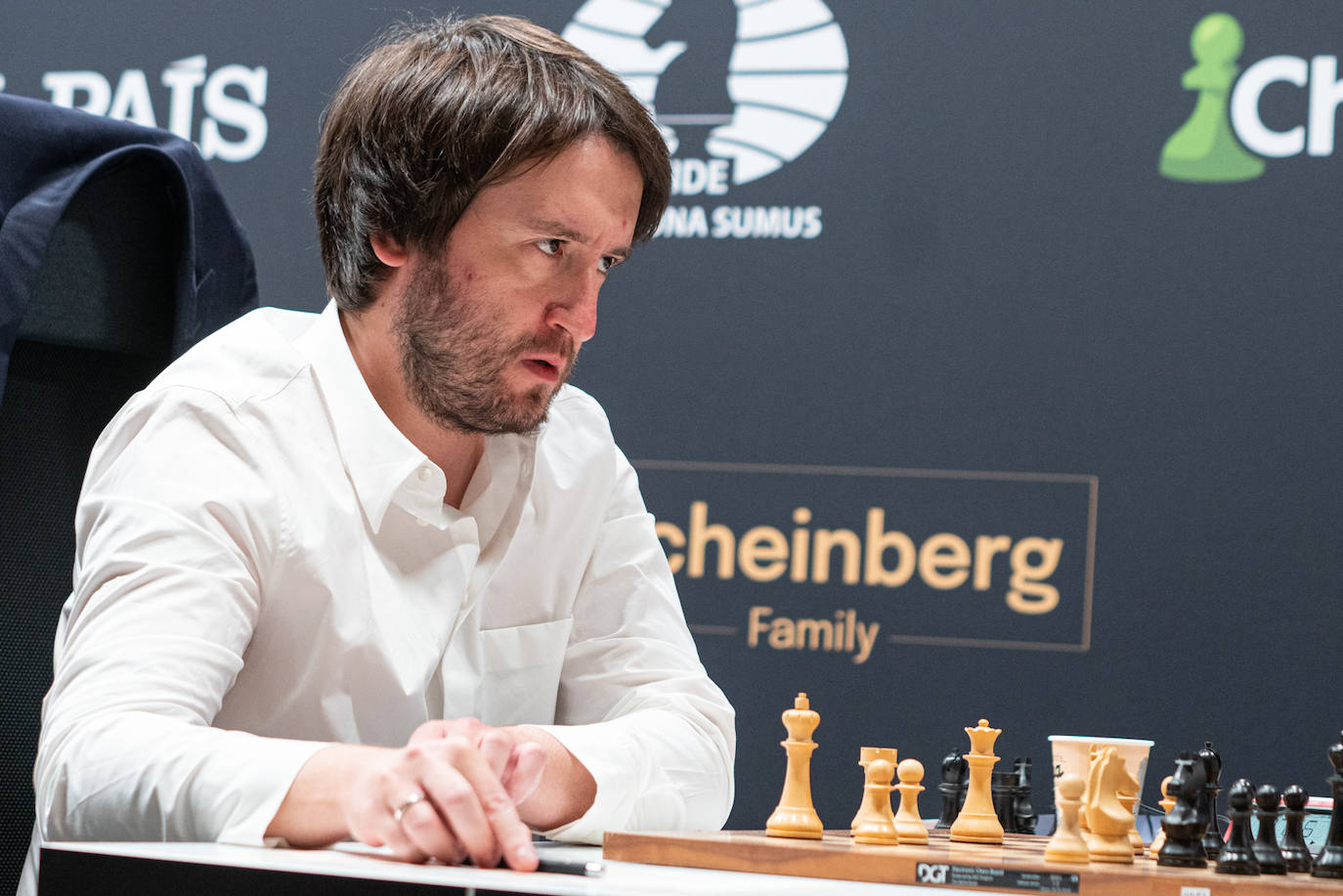 Mirada glacial del gran maestro internacional azerí Teimur Radiábov. 