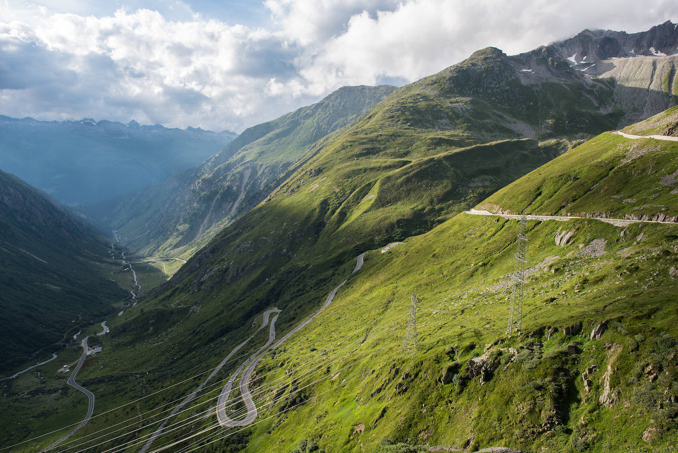 Nufenenpass (Suiza) 2478 metros.