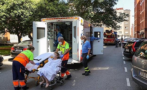 Herida al incendiarse su cocina en Gijón