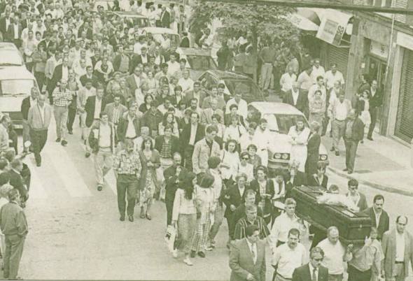 Un millar de personas acompañaron al féretro de Vior.