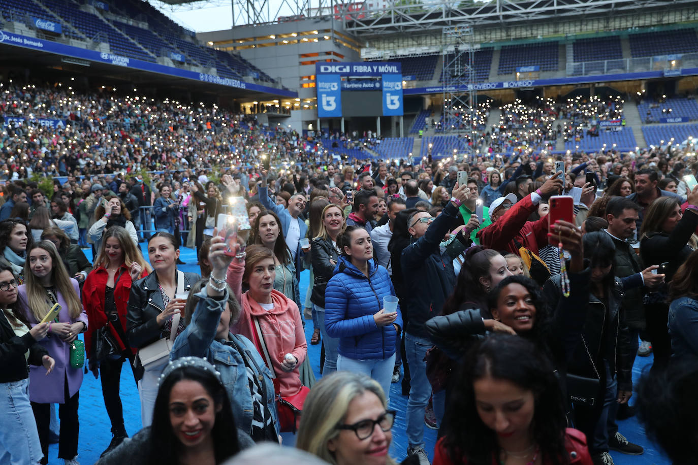 El estadio Carlos Tartiere acoge uno de los conciertos más importantes de esta temporada, el del puertorriqueño Marc Anthony, enmarcado en su gira 'Pa' lla voy'. El rey de la salsa reunió a más de 15.000 personas en la capital asturiana para disfrutar al ritmo de sus míticas canciones de esta actuación en directo. 