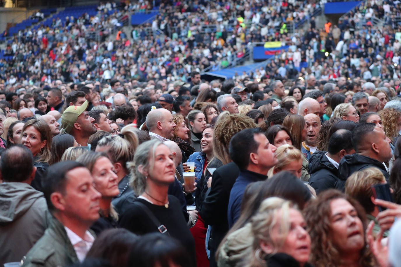 El estadio Carlos Tartiere acoge uno de los conciertos más importantes de esta temporada, el del puertorriqueño Marc Anthony, enmarcado en su gira 'Pa' lla voy'. El rey de la salsa reunió a más de 15.000 personas en la capital asturiana para disfrutar al ritmo de sus míticas canciones de esta actuación en directo. 