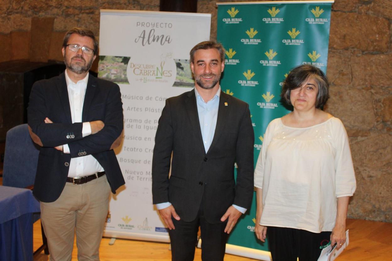 Javier Nievas, Gerardo Fabián y Ana Mateo, en Oviedo. 