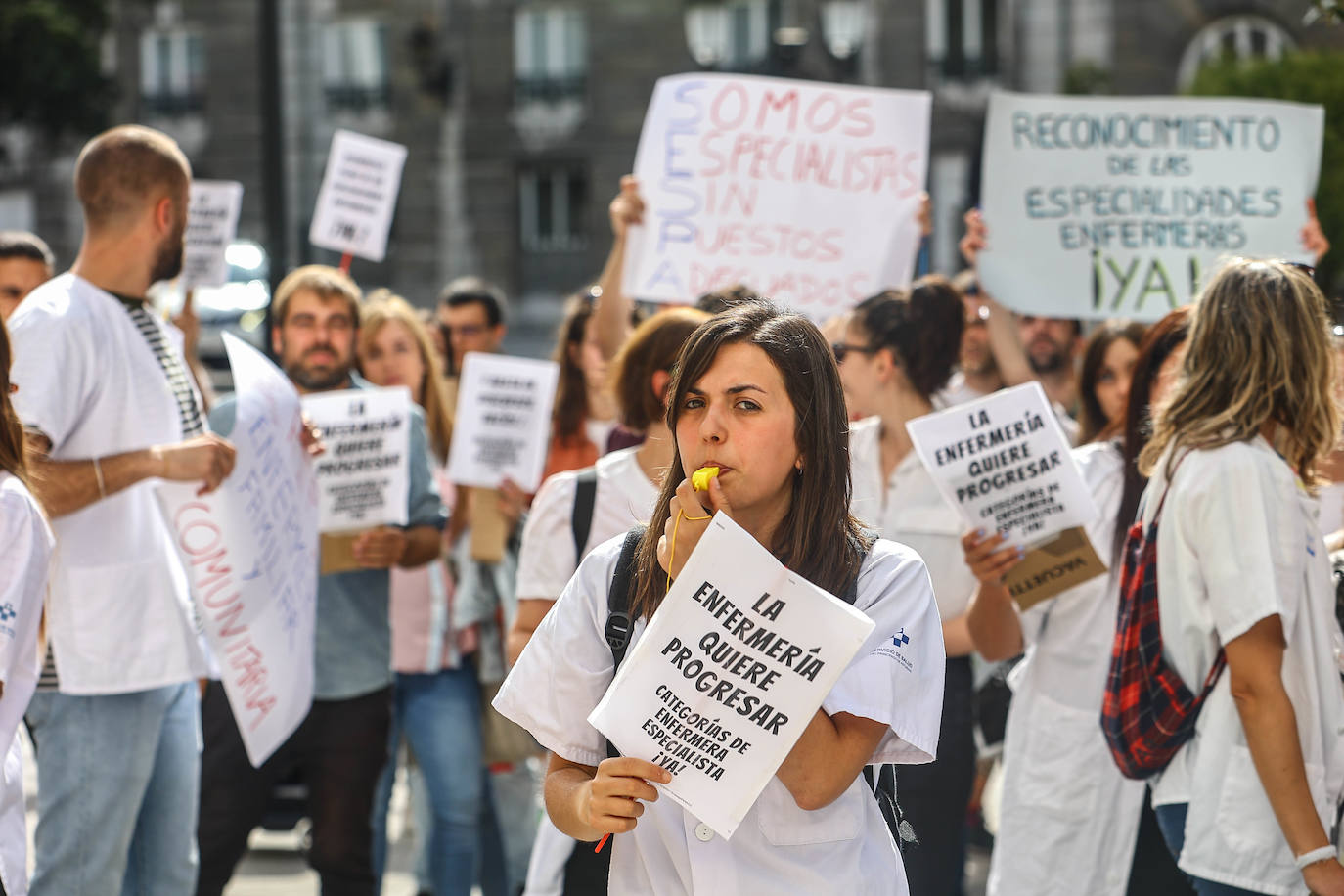 Fotos: Las enfermeras reclaman en Oviedo el reconocimiento de sus especialidades