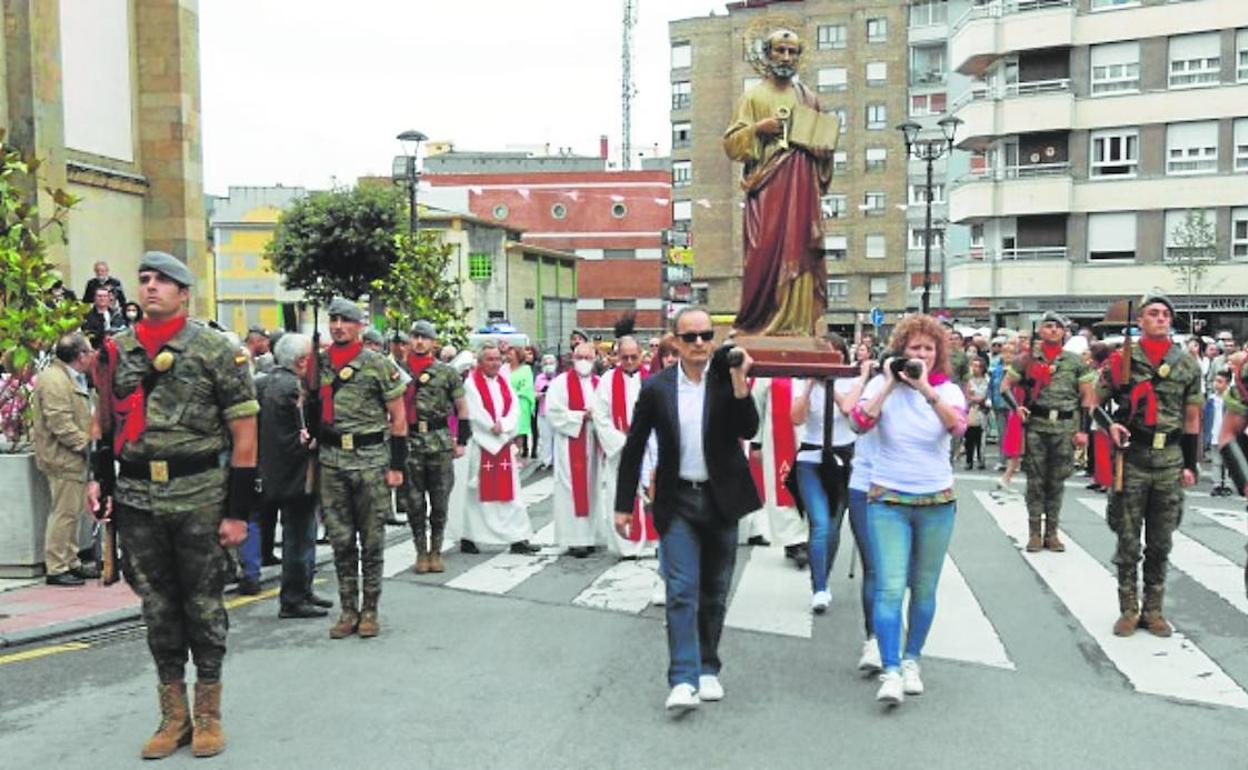 La imagen de San Pedro recorrió las calles. 