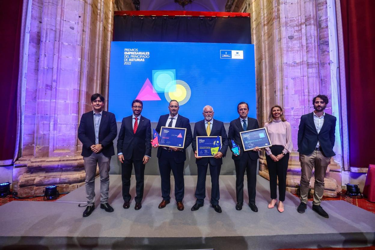 Borja Sánchez (consejero de Innovación), Enrique Fernández (consejero de Industria), Marco Antonio Fernández (Esnova Racks), Macario Fernández (Asla), Jesús Alonso (Idesa), Eva Pando (Idepa) y Javier Fernández-Castañón (Palantir Tech). 