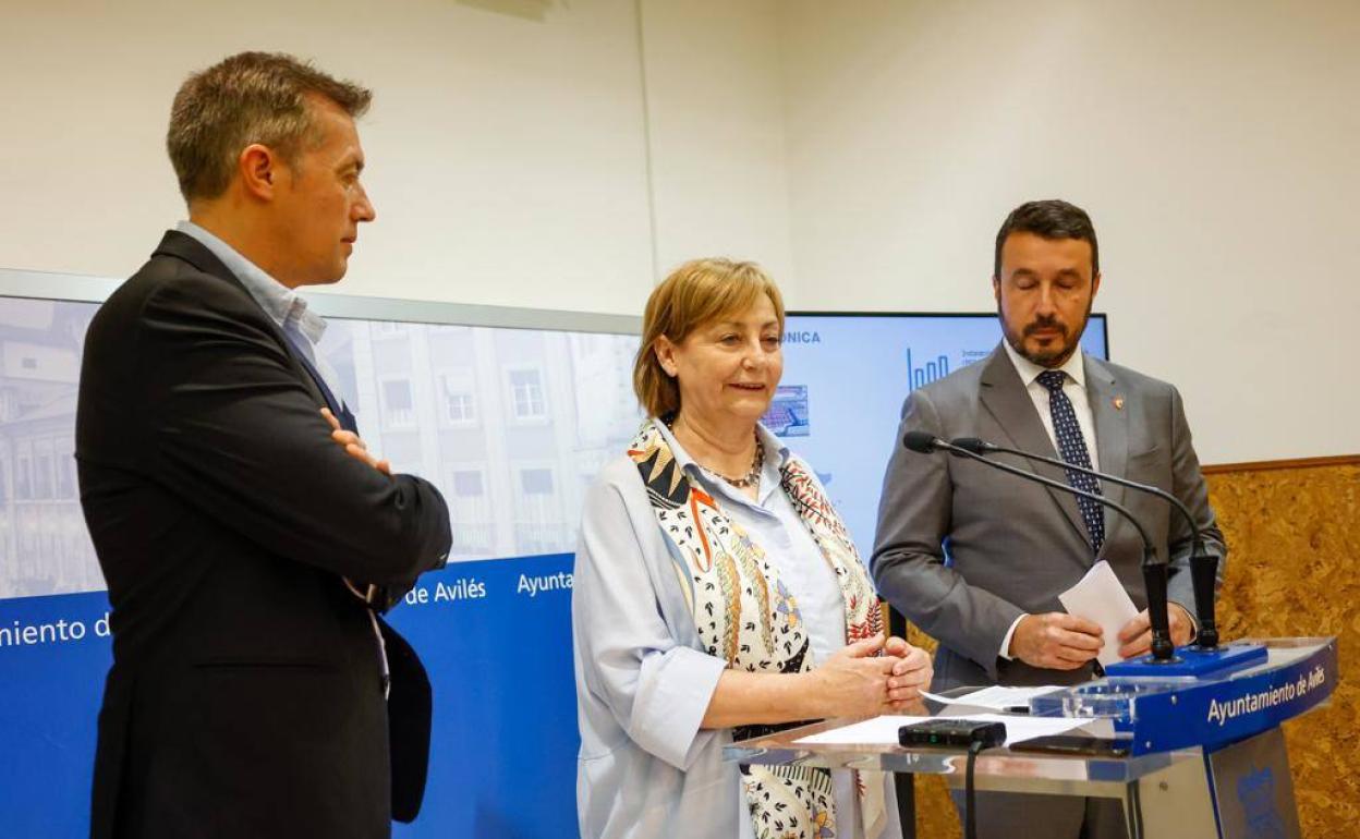 José Carlos Ruiz, Mariví Monteserín y Daniel González en la presentación de Sialtrónica. 