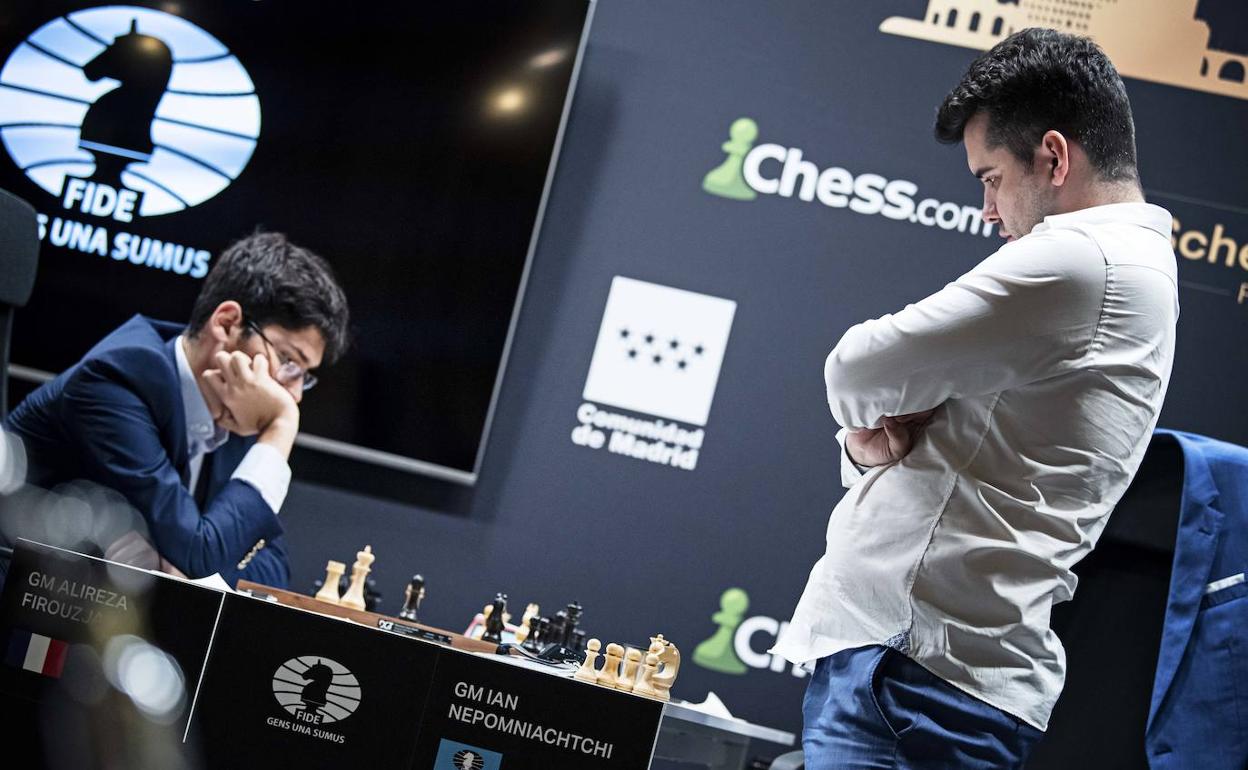 Firouzja sufre frente a Nepómniachtchi.