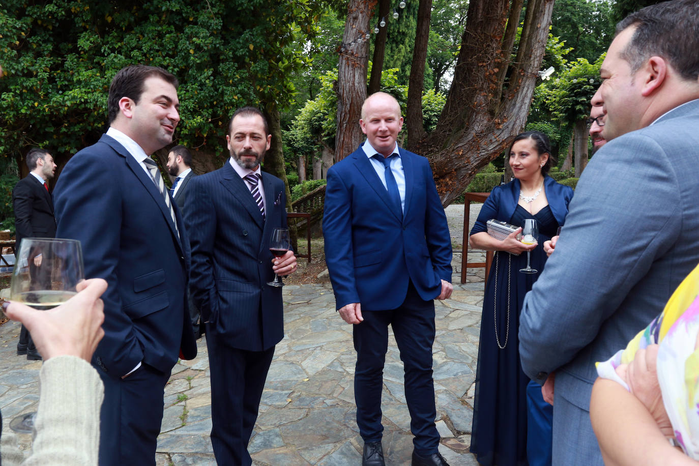 El portavoz y secretario general de Foro en Asturias y la valenciana Silvia Rodríguez se casaron este sábado en el Palacio Conde de Toreno, en Malleza