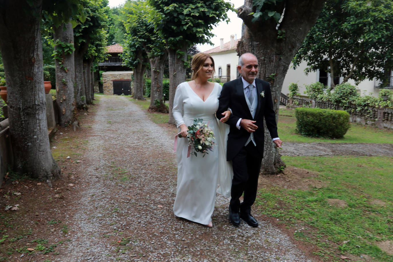 El portavoz y secretario general de Foro en Asturias y la valenciana Silvia Rodríguez se casaron este sábado en el Palacio Conde de Toreno, en Malleza