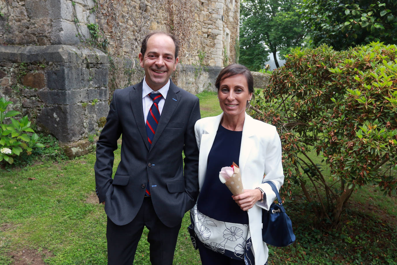 El portavoz y secretario general de Foro en Asturias y la valenciana Silvia Rodríguez se casaron este sábado en el Palacio Conde de Toreno, en Malleza