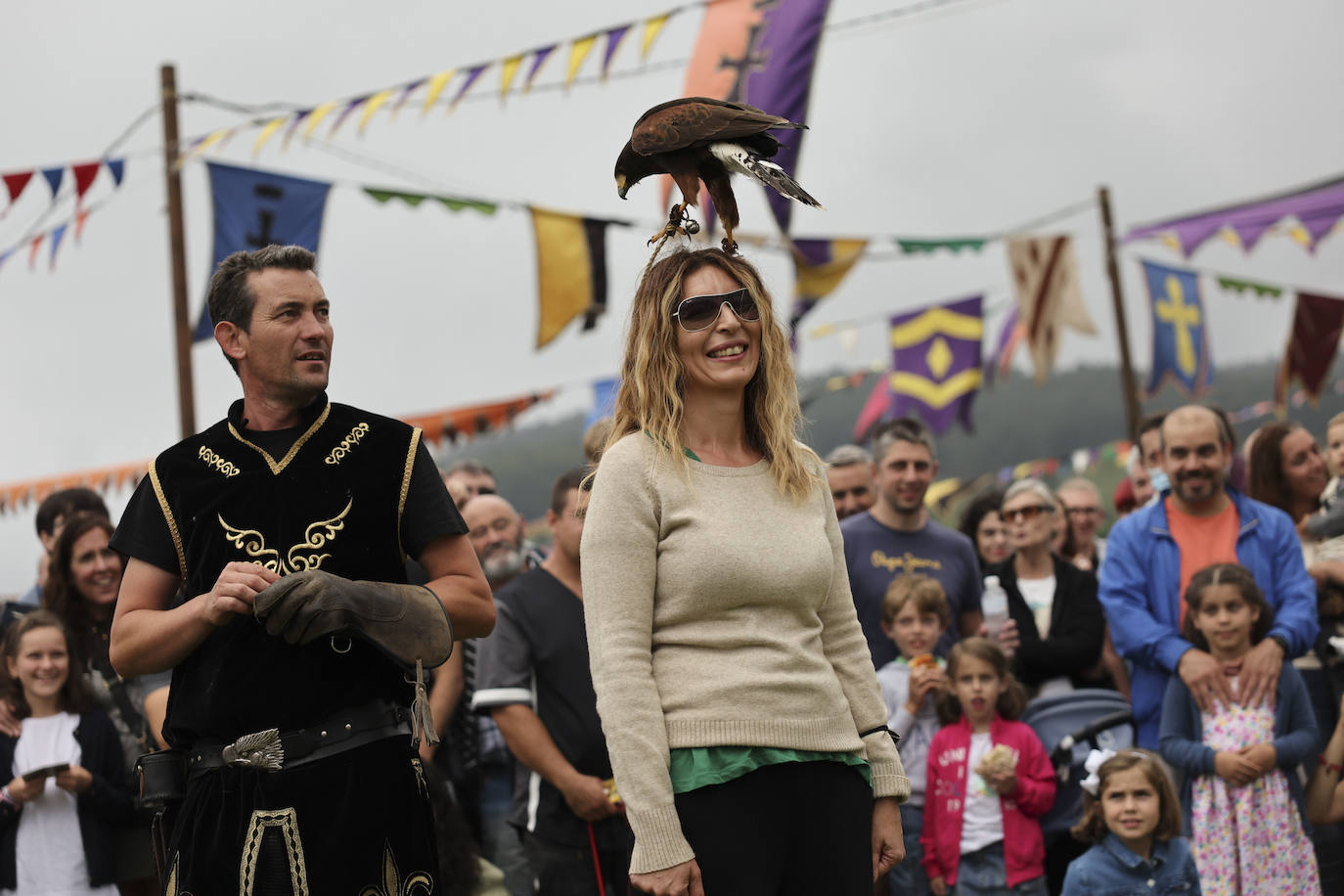 El sábado los exconxuraos de Llanera finalizaron con las actuaciones de Sidonie, la orquesta Capitol y Dj Albert Novo. El 'domingo de perdón', el mercado y el campamento iniciarán su actividad a las 11 horas. A las 12.30 horas tendrá lugar el Desfile de Exconxuraos, y media hora después se celebrará la tradicional misa campestre