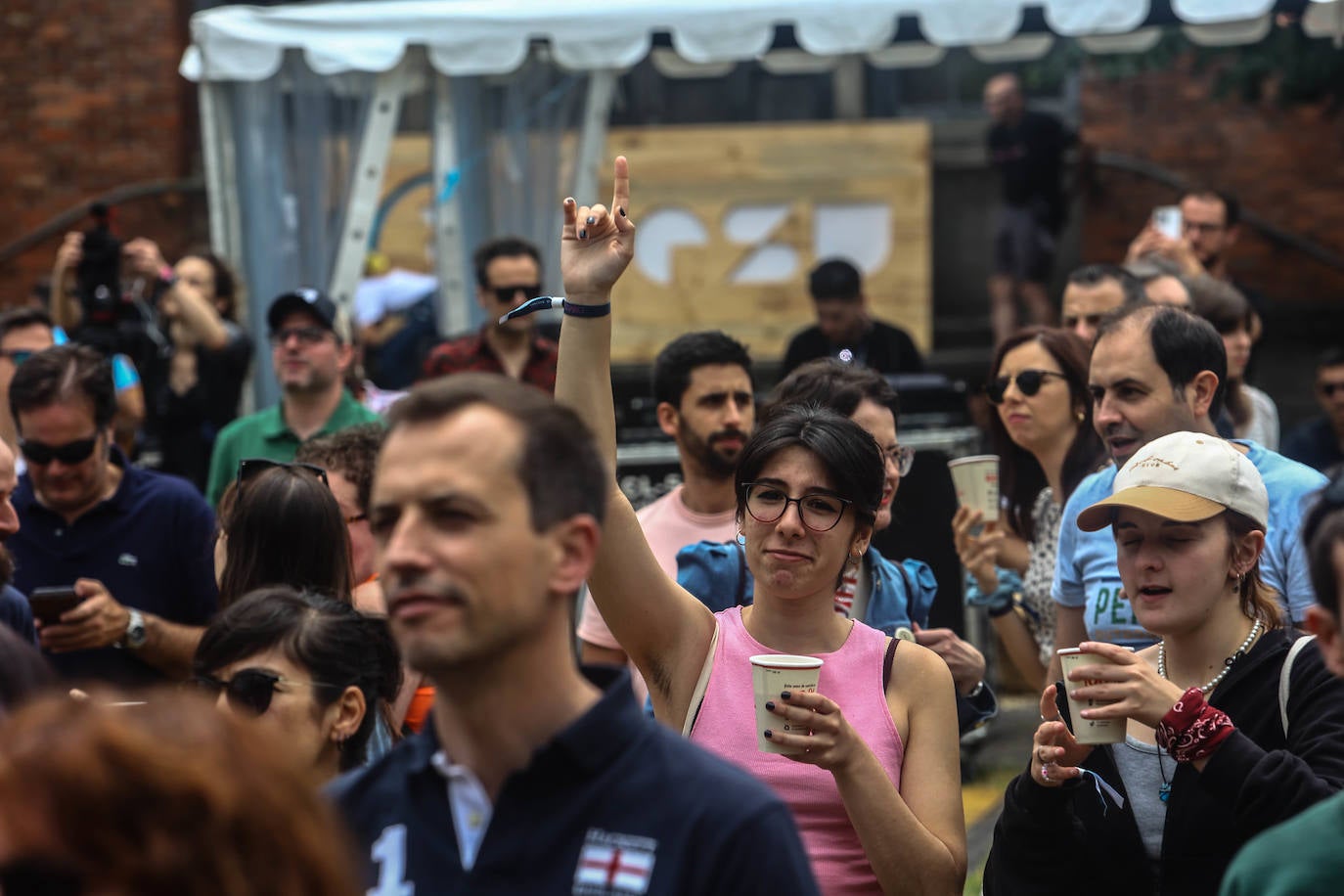 En el menú de este sábado nombres pesados del panorama indie como Los Planetas o Cupido estarán en sesión de tarde-noche y en la de vermú, Arde Bogotá