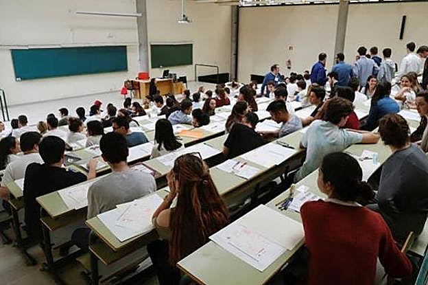 «El nivel de los alumnos no es el que era y la EBAU es una especie de café para todos»