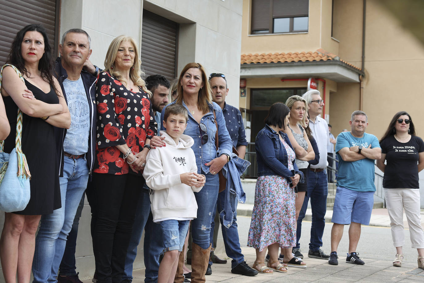 El presidente del Principado, Adrián Barbón ha defendido en Bimenes que «esta fiesta reivindica que cada uno pueda utilizar la lengua que quiera». La consejera de Cultura, Política Llingüística y Turismo, Berta Piñán, anunciaba en el mismo acto la puesta en marcha de una oficina para las quejas de los hablantes de asturiano.