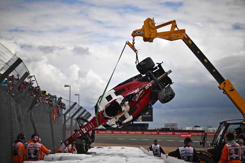 Fotos: Las imágenes del terrible accidente de Zhou en Silverstone