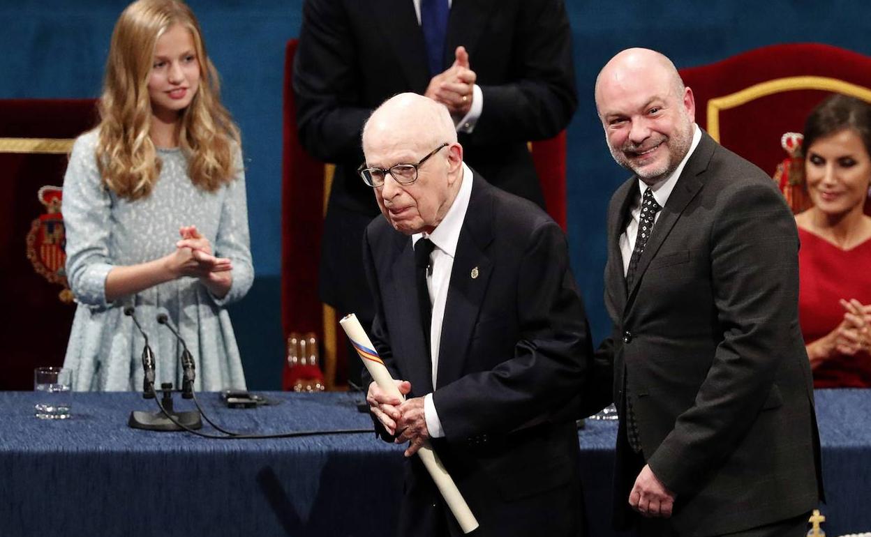 Peter Brook, tras recibir el Premio Princesa de Asturias de las Artes 2019.