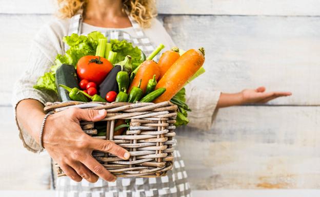 La dieta crudivegana, comer solo vegetales crudos, está entre las que se deben evitar 