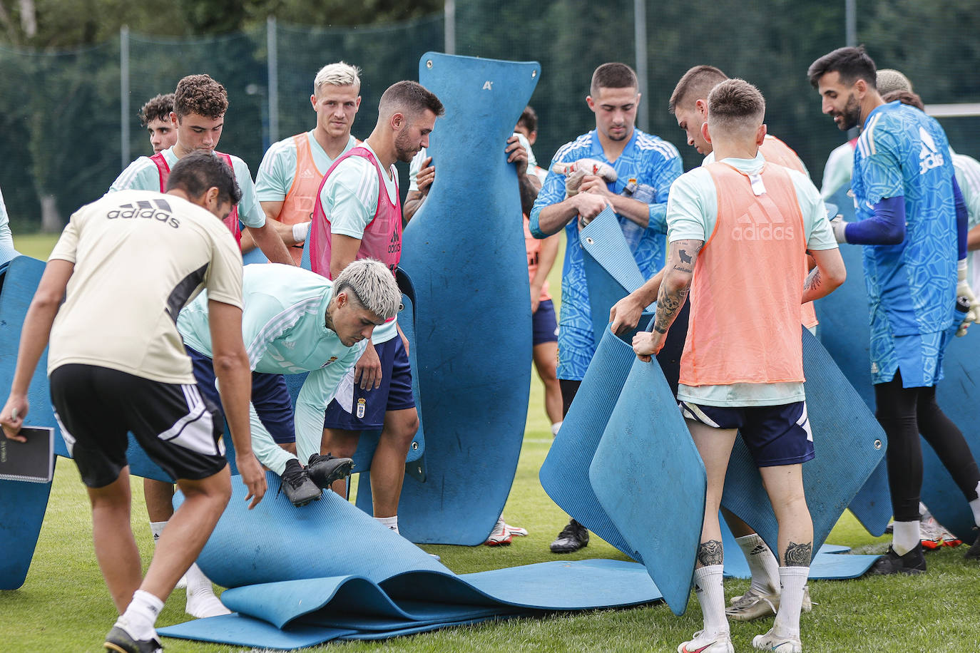Fotos: El Oviedo de Bolo comienza su andadura