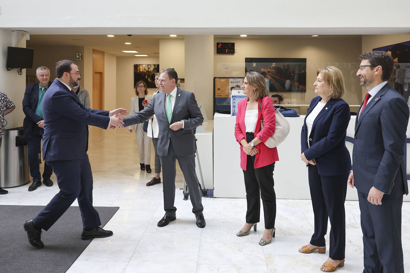 Fotos: Teresa Ribera: «Hay muchísimos recursos para activar la modernización de la industria asturiana»