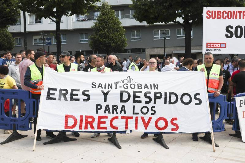 Fotos: Protesta ante la visita de Teresa Ribera: «Está destrozando a las comarcas mineras y a toda Asturias»