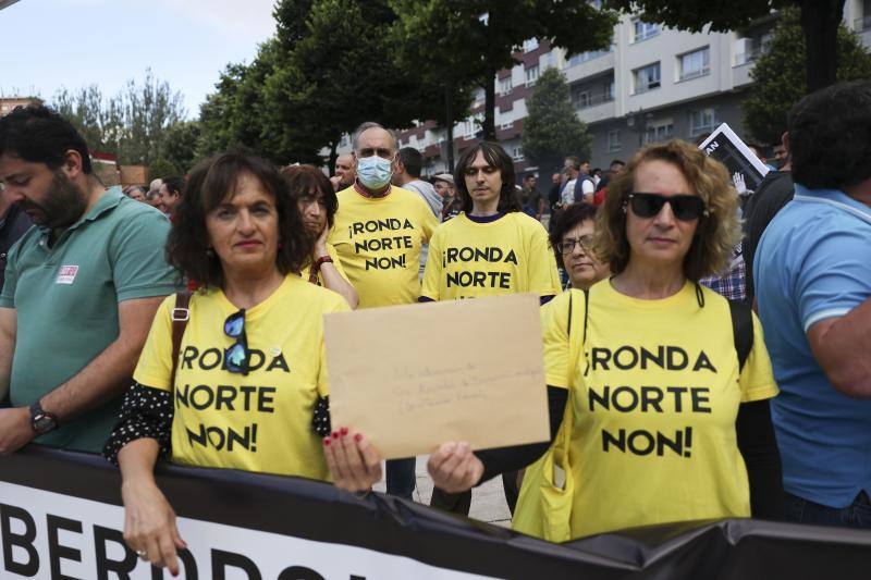 Fotos: Protesta ante la visita de Teresa Ribera: «Está destrozando a las comarcas mineras y a toda Asturias»