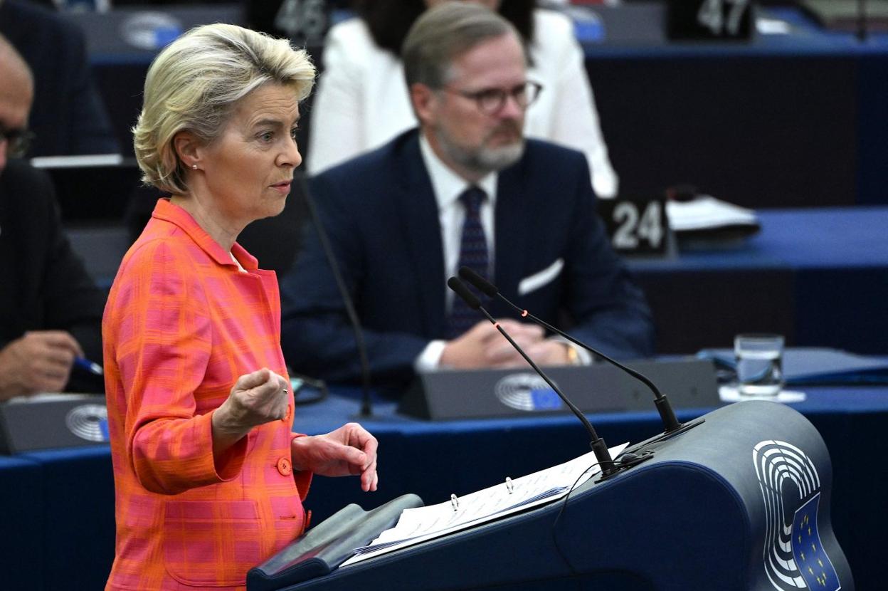 La presidenta de la Comisión, Ursula von der Leyen, ayer en Estrasburgo. 