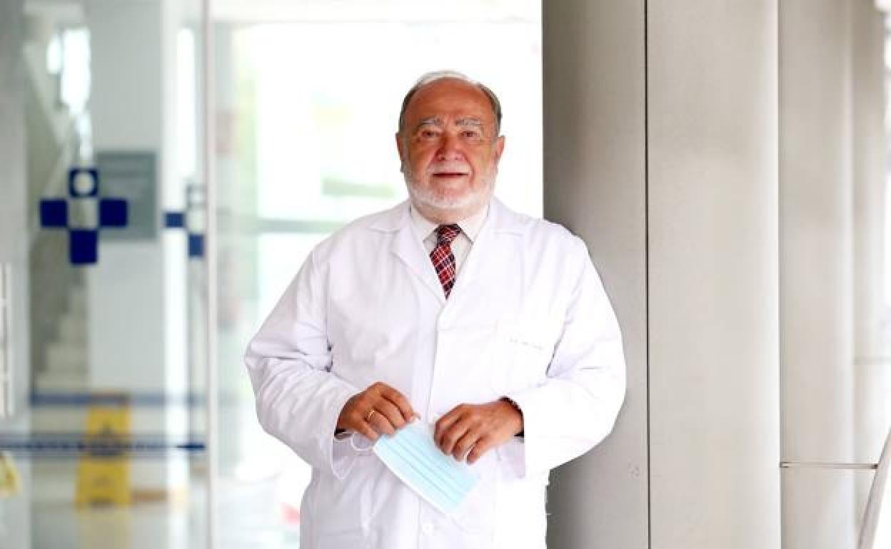 Julio Bobes, catedrático y jefe del servicio de Psiquiatría del Área Sanitaria IV.