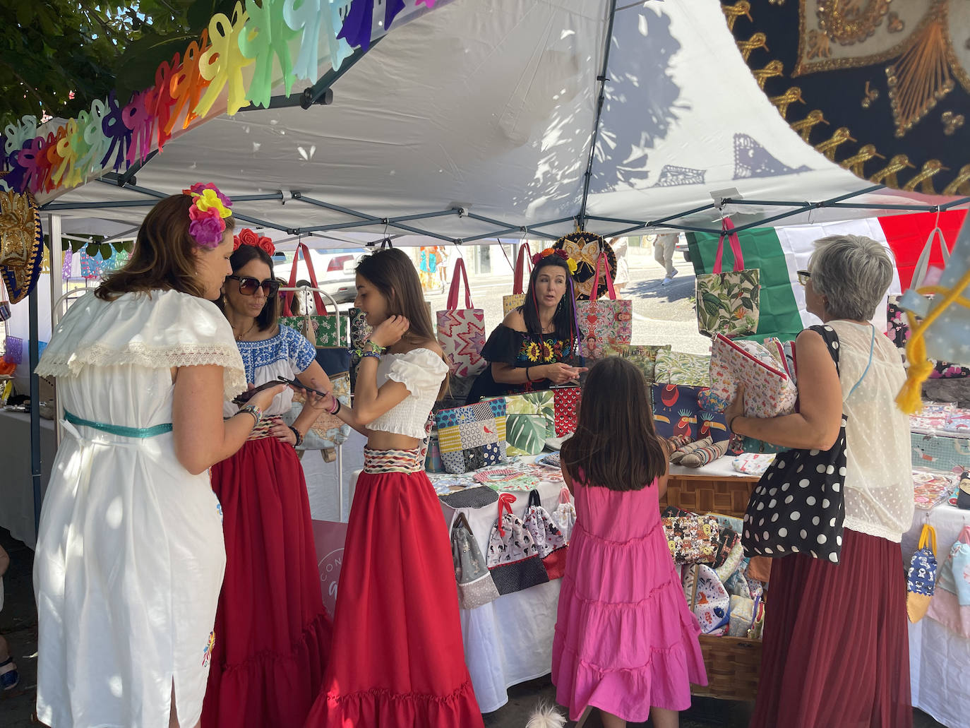 Fotos: El color de México anima la fiesta de los indianos de Colombres