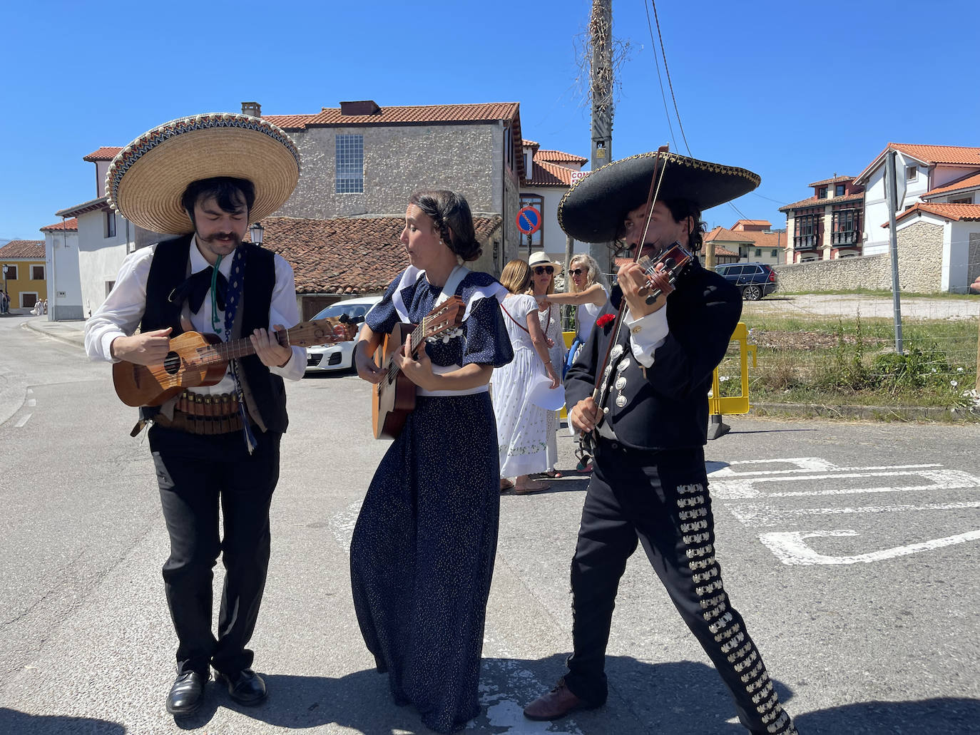 Fotos: El color de México anima la fiesta de los indianos de Colombres