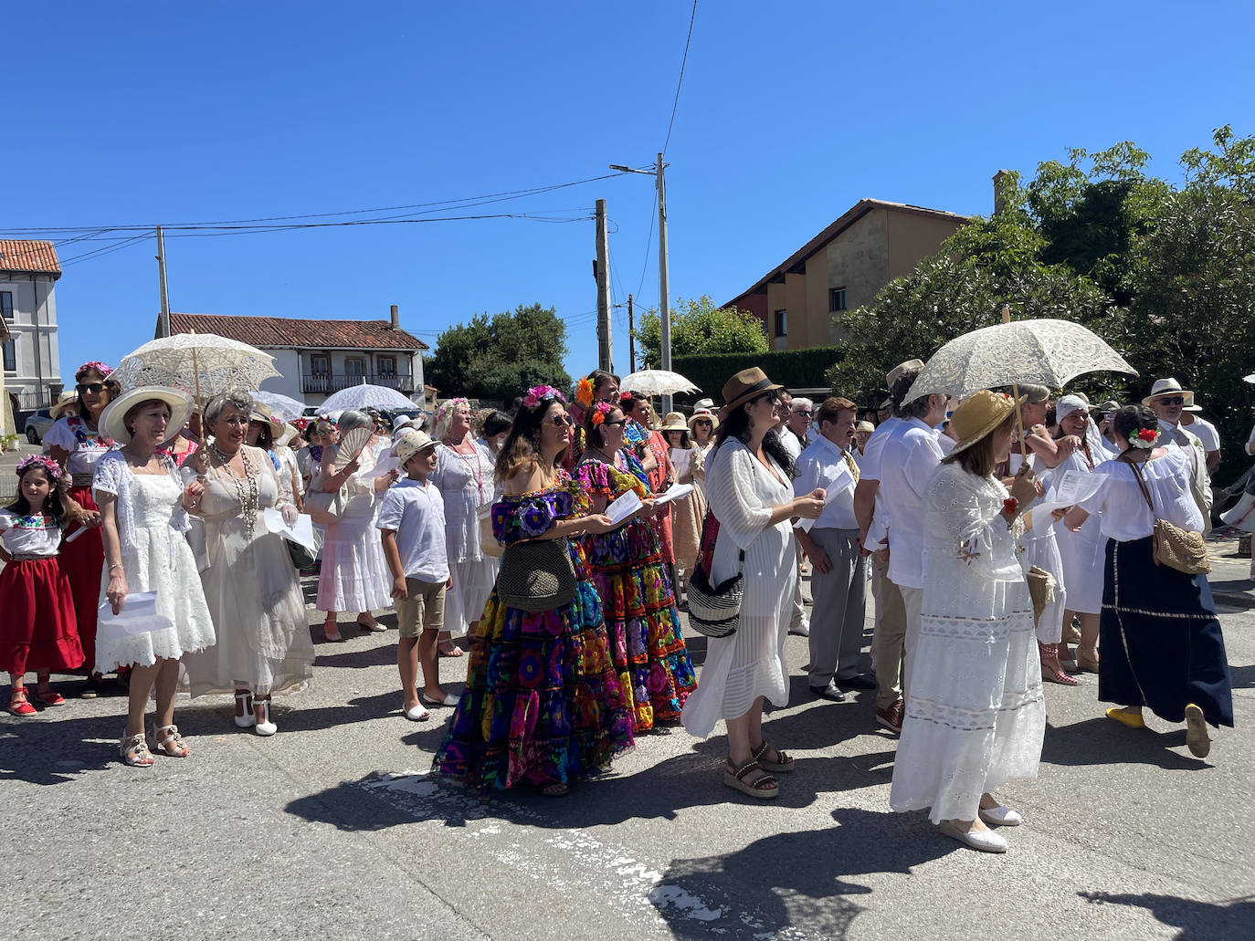 Fotos: El color de México anima la fiesta de los indianos de Colombres