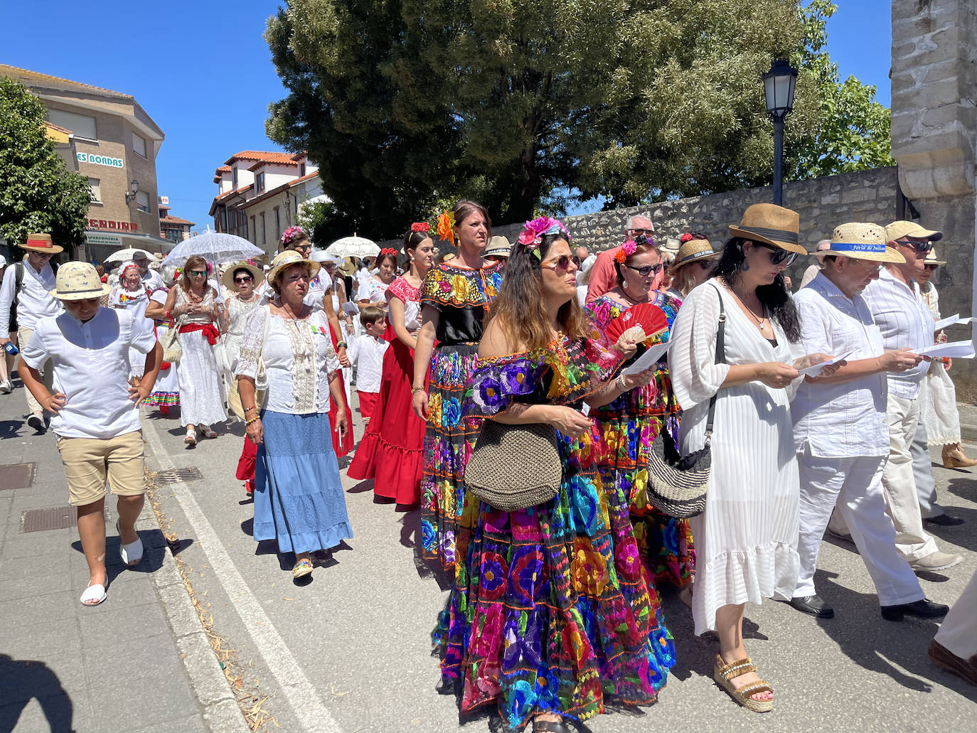 Fotos: El color de México anima la fiesta de los indianos de Colombres