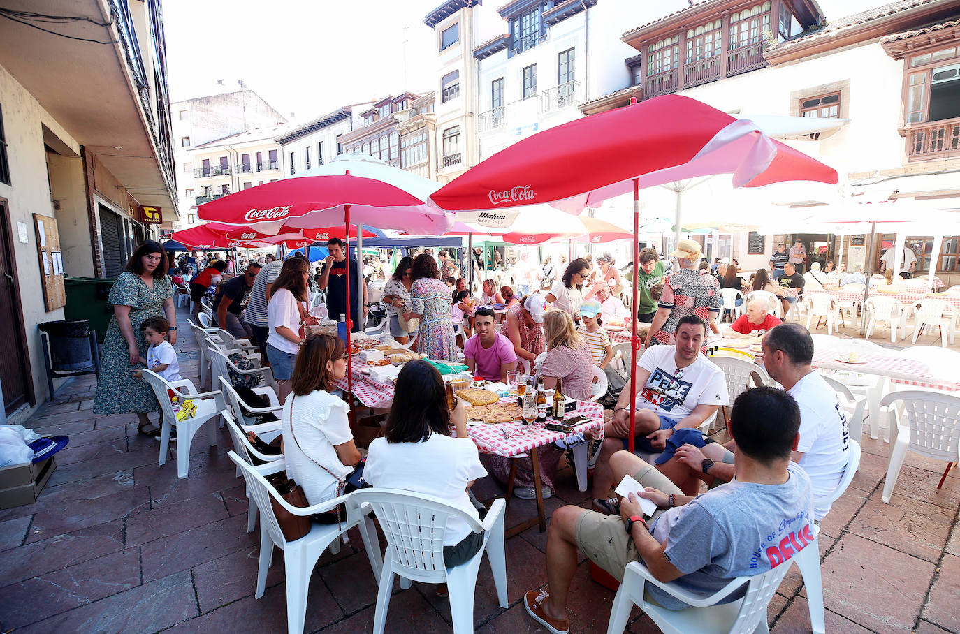Fotos: Grado, con la comida en la calle para disfrutar de la fiesta