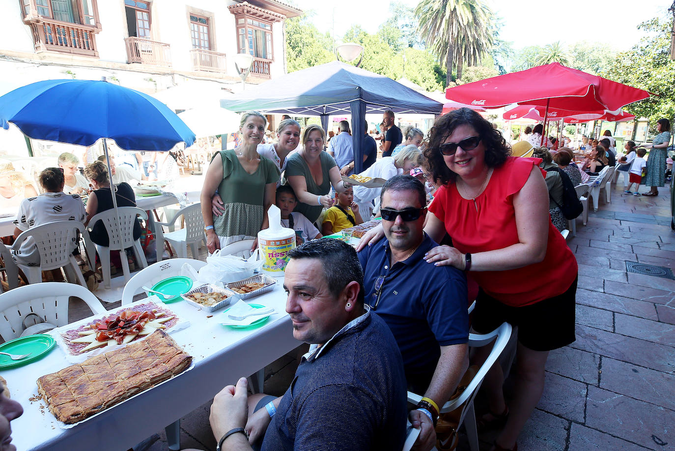 Fotos: Grado, con la comida en la calle para disfrutar de la fiesta