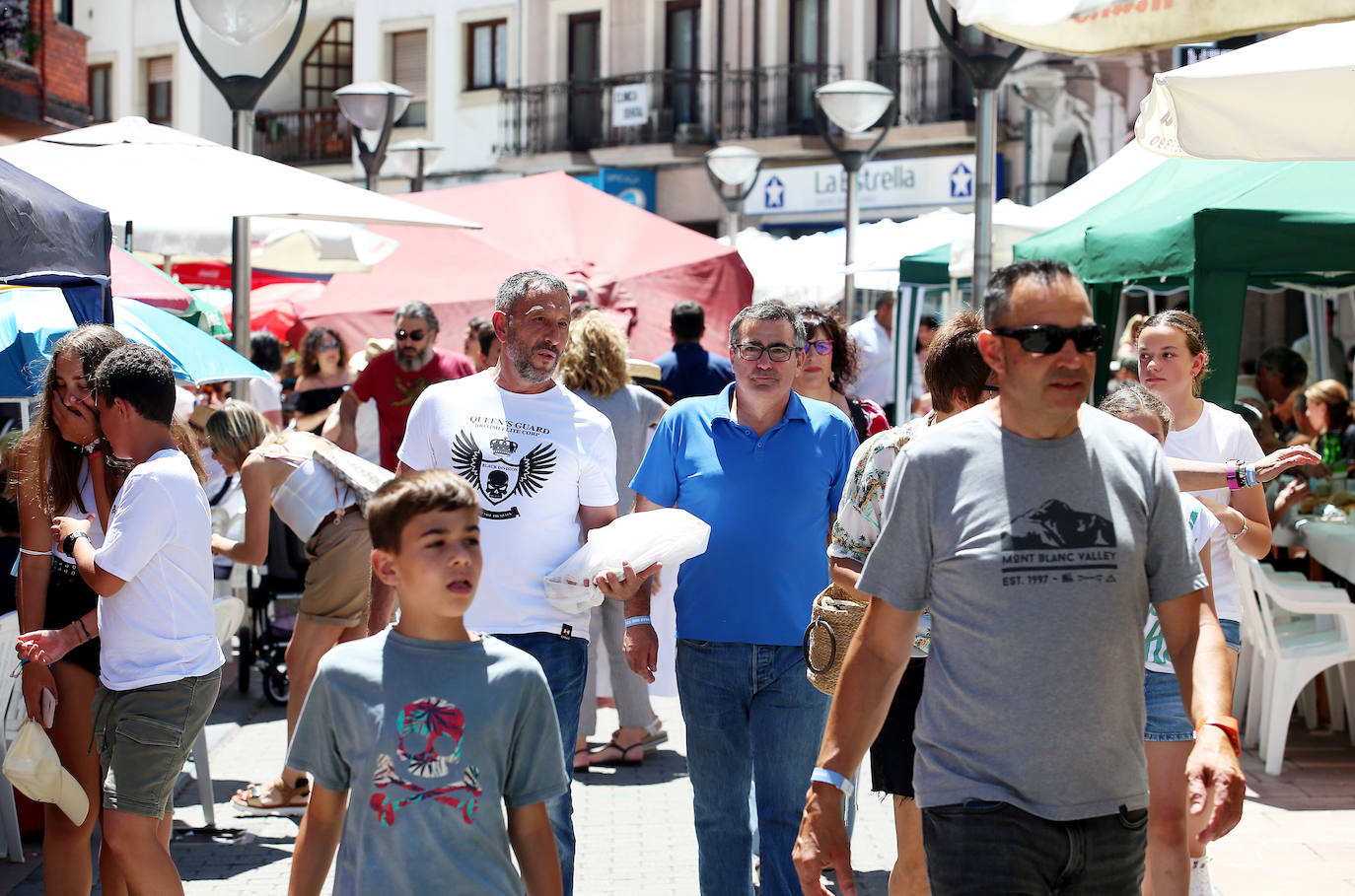 Fotos: Grado, con la comida en la calle para disfrutar de la fiesta