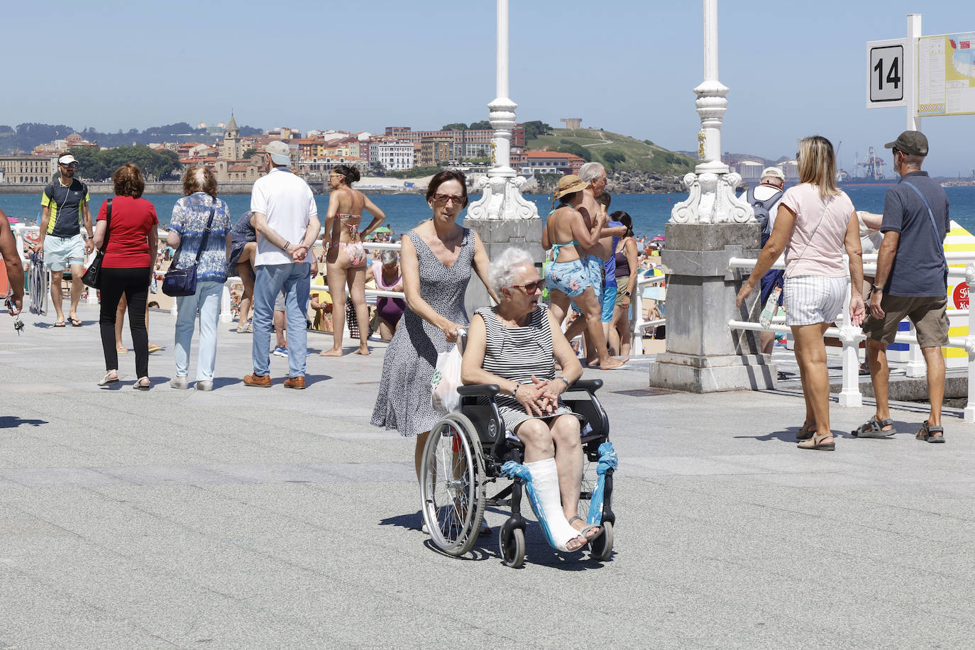 Fotos: Chapuzones para combatir las altas temperaturas de Asturias