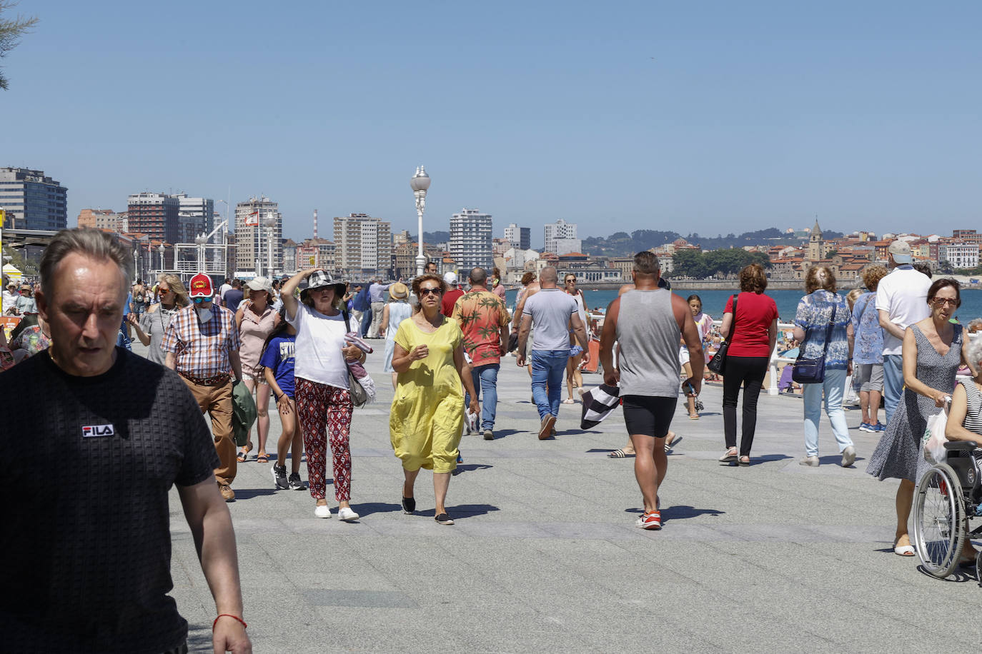 Fotos: Chapuzones para combatir las altas temperaturas de Asturias